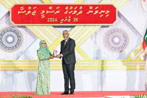 ދައުލަތަށް ޚިދުމަތްކުރުމުގެ އިނާމު 66 ބޭފުޅަކަށް އަރުވަނީ