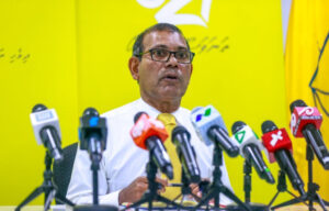 ޗެއާޕާސަންގެ މަގާމުގައި ހުރެ ރިޔާސީ ރޭހަށް ނުކުތުމަކީ ރަނގަޅު ގޮތެއް ނޫން: ނަޝީދު