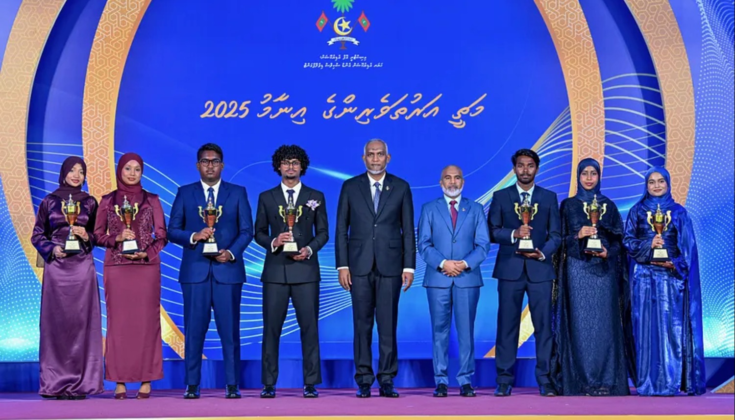 ރައީސްގެ ސްކޮލަޝިޕް 7 ދަރިވަރަކަށް، ދުނިޔޭން 1 ވަނަ 4 ދަރިވަރަކަށް