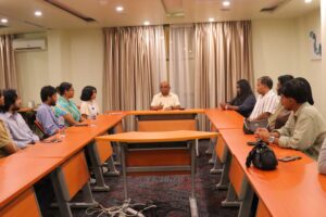 ޝާހިދު ޒުވާނުންނާ ބައްދަލުކުރައްވައި ޤައުމުގެ ހާލަތާމެދު މަޝްވަރާކުރައްވައިފި