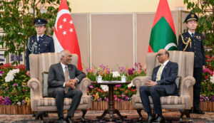 ސިންގަޕޫރުގެ ޤައުމީ ދުވަހުގެ ތަހުނިޔާ ރައީސް މުޢިއްޒު ފޮނުއްވައިފި