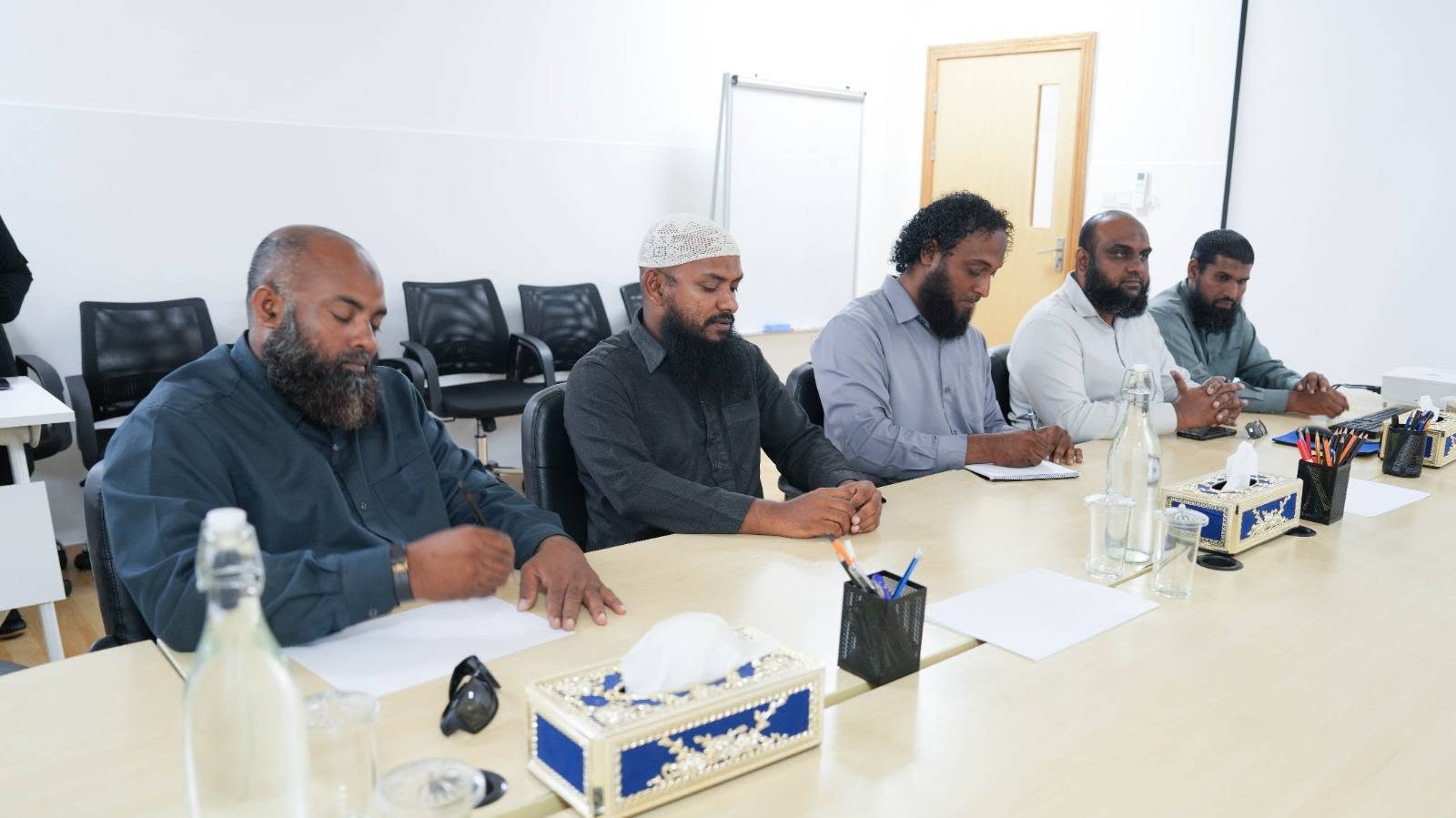 ޕާލް ރެސިޑެންސް ޕްރޮގްރާމާ ގުޅޭގޮތުން އިލްމުވެރިންގެ ގުޅުމުން މަޝްވަރާ ބައްދަލުވުންތަކެއް ބާއްވަނީ