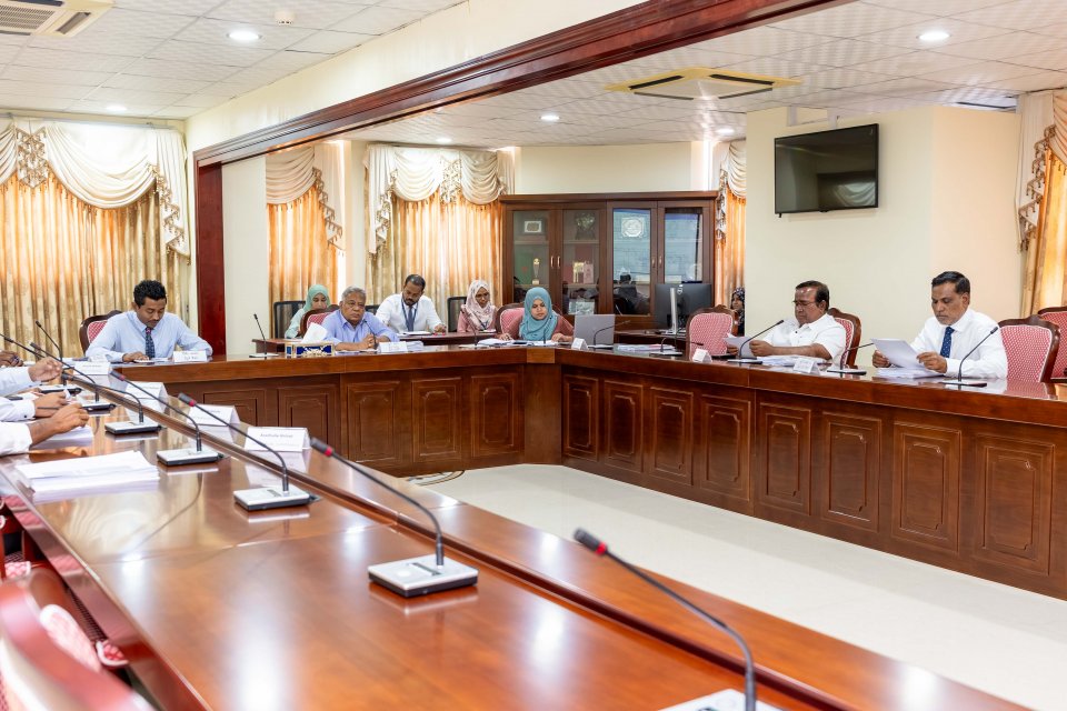 ރަސްމީ ރޭޓަށްވުރެ އަގުބޮޑުކޮށް ޑޮލަރު ވިއްކުމާއި އިޝްތިހާރު ކުރުން ކުށަކަށް، ބޮޑެތި ޖޫރިމަނާތަކެއް!