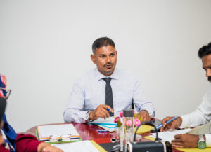 ސުރުޚީ: ތިނަދޫގެ އާބާދީ އޮޅުވާލި މައްސަލާގައި މޭޔަރު ސައުދު ފުލުހަށް ހާޒިރުކޮށްފި