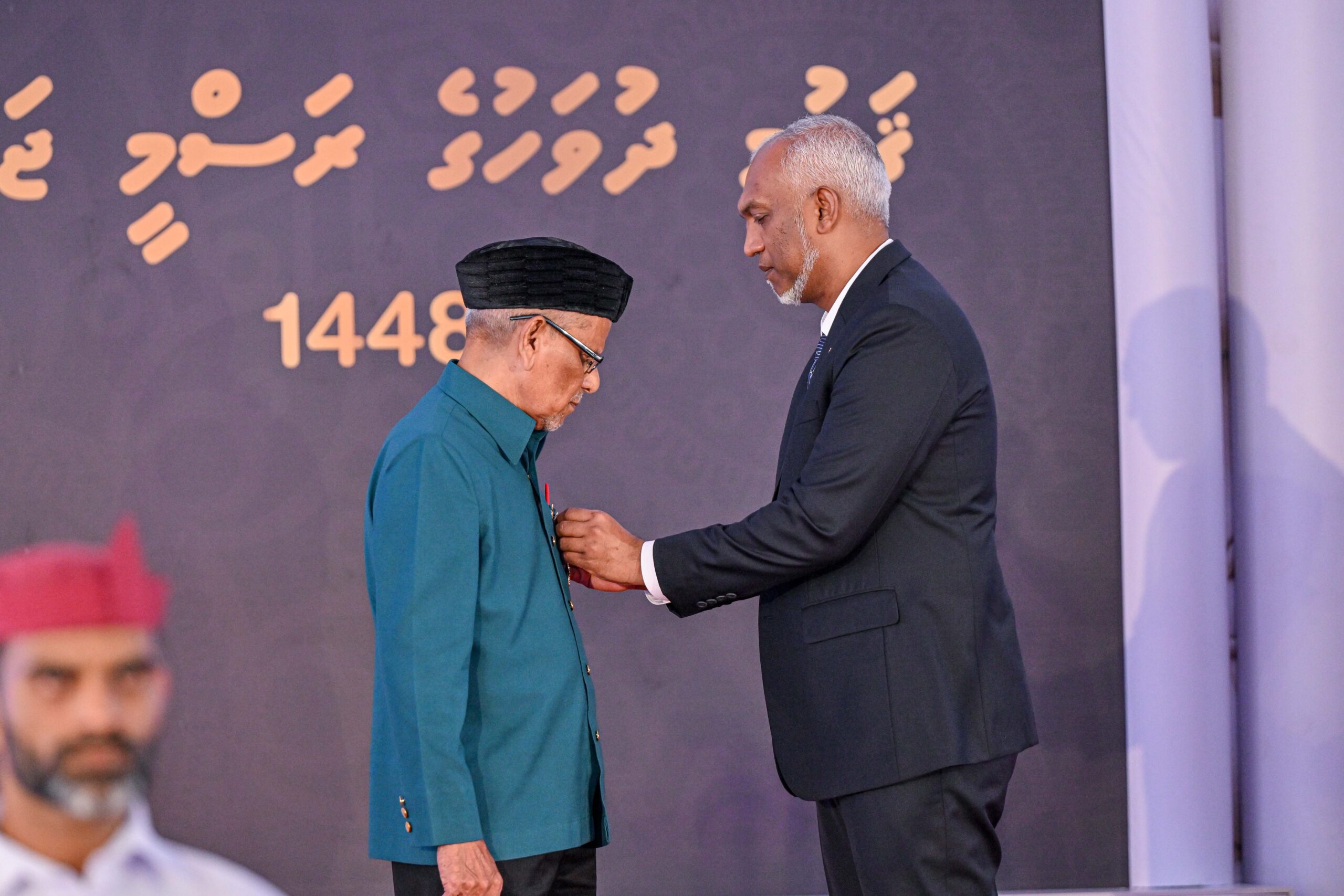 ދިވެހި ބަހާއި އަދަބިއްޔާތުގެ މާހިރު ކަށިމާ ޝާކިރަށް ދައުލަތުގެ އެންމެ މަތީ ޢިއްޒަތް
