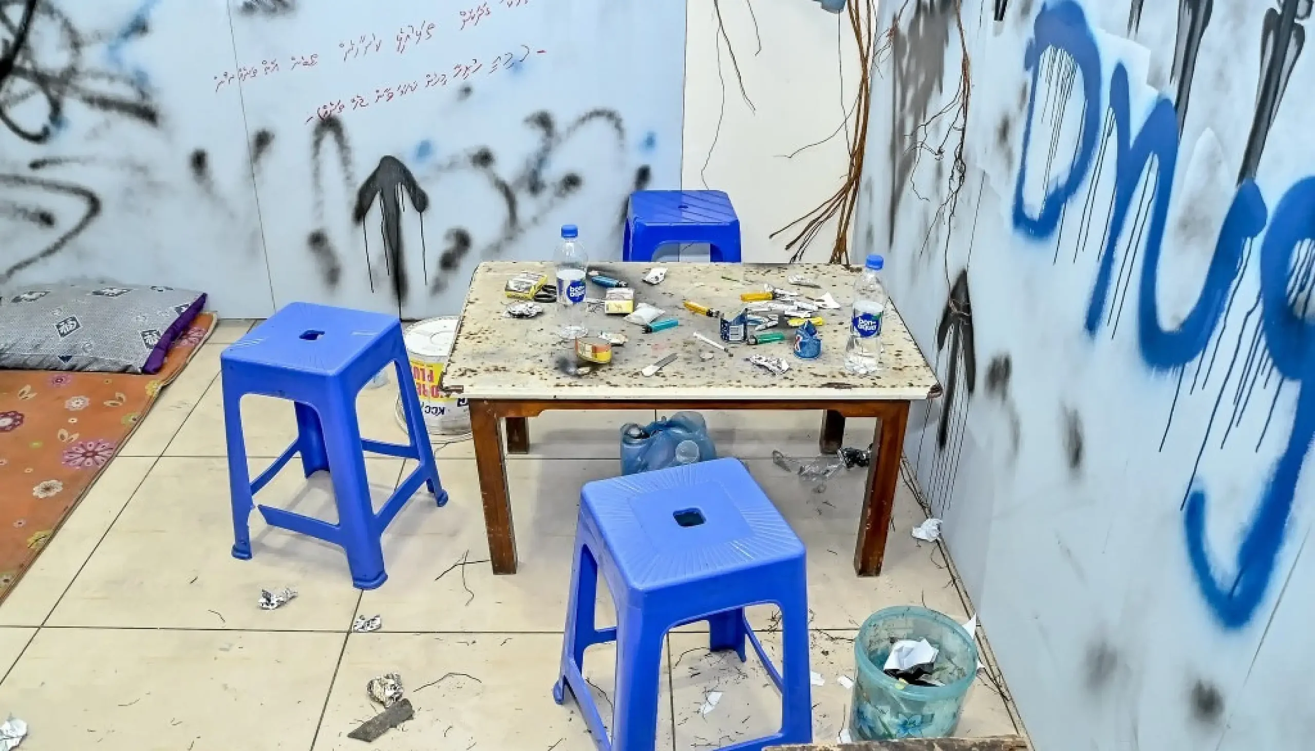 ޑްރަގު ކެފޭތަކާ ދެކޮޅަށް ހަރުކަށި ފިޔަވަޅު: މާލޭގެ 12 ތަނެއް ބަންދުކޮށްފި