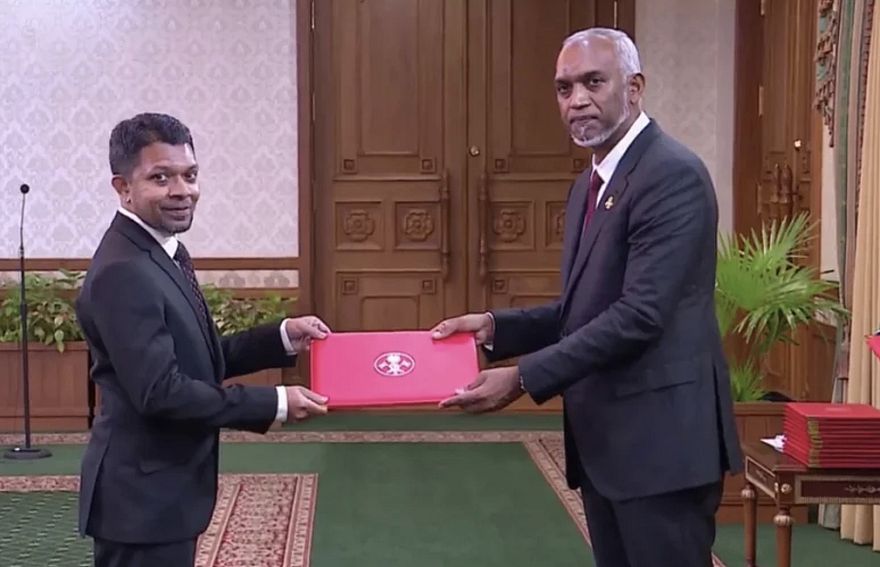 ޗީފް އޮފް ސްޓާފް ފަޔާޒަށް ސީނިއާ މިނިސްޓަރު ފެންވަރަށް ޕްރޮމޯޓް ކޮށްފި