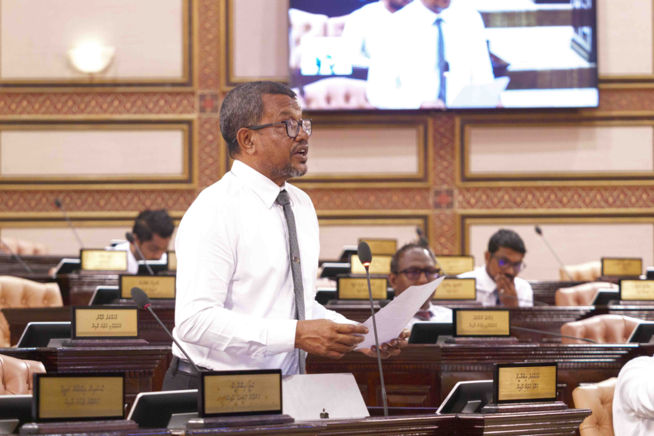 ބްރިޖަށް އެރި ދެ ބޯޓުގެ މައްސަލަ 241 ކޮމިޓީއަށް