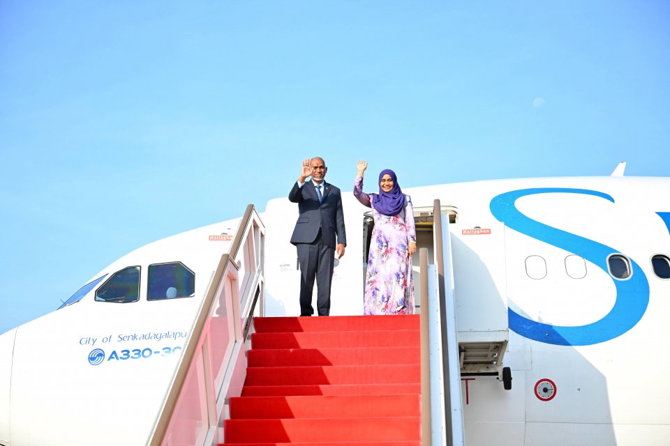 ސިންގަޕޫރަށް ކުރެއްވި ނުރަސްމީ ދަތުރުފުޅު ނިންމަވާލެއްވުމަށްފަހު ރައީސް އެނބުރި ވަޑައިގެންފި