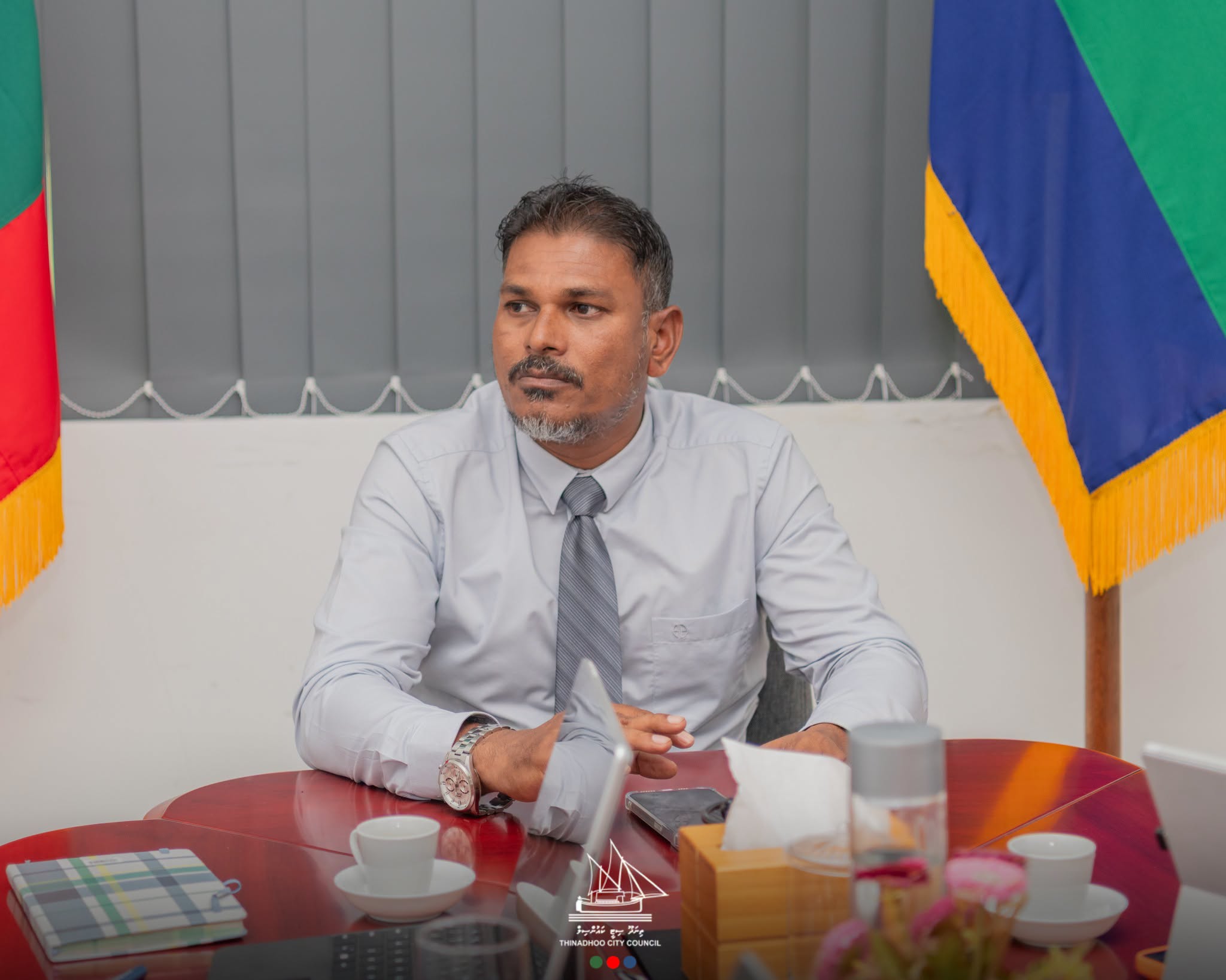 ތިނަދޫ މޭޔަރު ސައުދުގެ މައްޗަށް އިތުރު ދައުވާއެއް ކުރަނީ