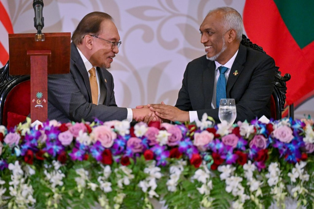 މެލޭޝިއާގެ ބޮޑުވަޒީރުގެ ފުރަމާނަ ދަތުރުފުޅު ނިންމަވާލައްވައި ފުރާވަޑައިގެންފި