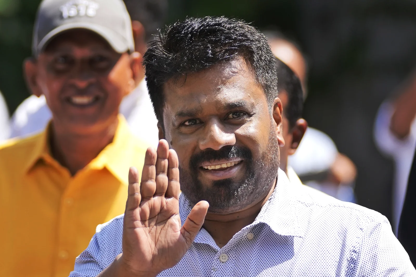 ކަޅު ބާޒާރުން ޑޮލަރު ބޭރުކުރުން ހުއްޓުވިއްޖެ: ލަންކާގެ ރައީސް
