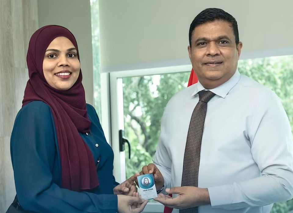 ޝީނާ ތާރީހުގެ ތެރެއަށް: ރާއްޖޭގެ ފުރަތަމަ އަންހެން ޓުއަރގައިޑް