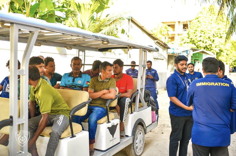 ތޮއްޑޫން 107 ބިދޭސީއަކު އިމިގްރޭޝަންގެ ބެލުމުގެ ދަށަށް ގެންގޮސްފި