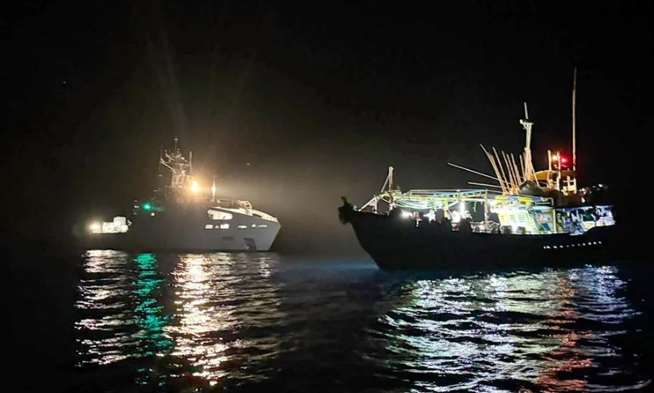 ޤާނޫނާ ޚިލާފަށް މަސްބާނަމުން ދިޔަ ބޭރުގެ ބޯޓެއް ކޯސްޓްގާޑުން ހިފަހައްޓައިފި