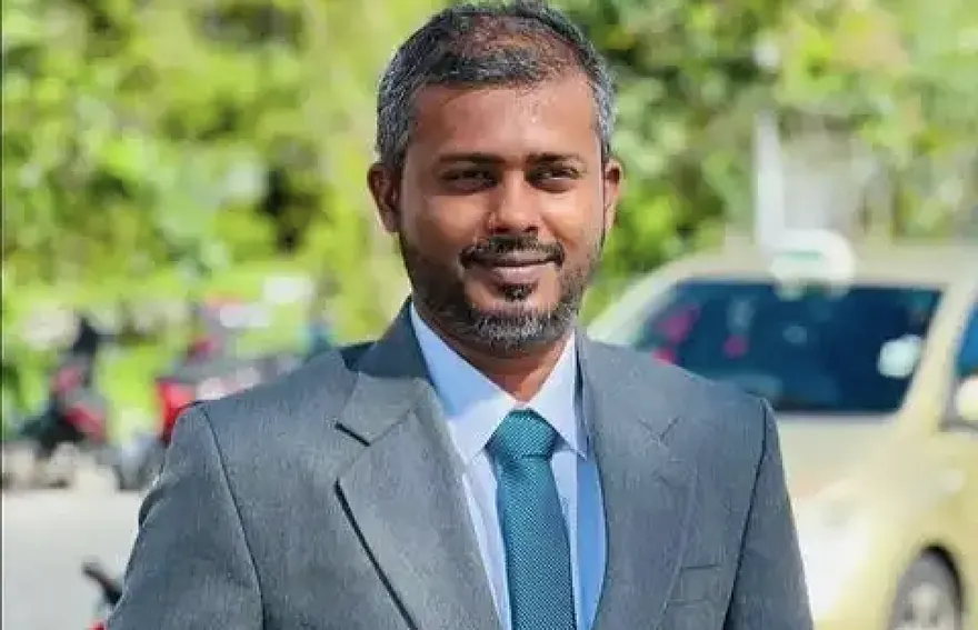 ތިން ބާރުގެ އިމާރާތްތައް ރޯކުރަން ގޮވާލި ޒިހާން 15 ދުވަހަށް ބަންދު ކޮށްފި