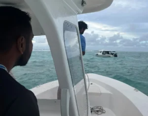 ކަނޑުމަތީގައި އިންޖީނު ހުއްޓުނު ލޯންޗަކަށް ފުލުހުން އެހީތެރިކަން ފޯރުކޮށްދީ ސަލާމަތްކޮށްފި