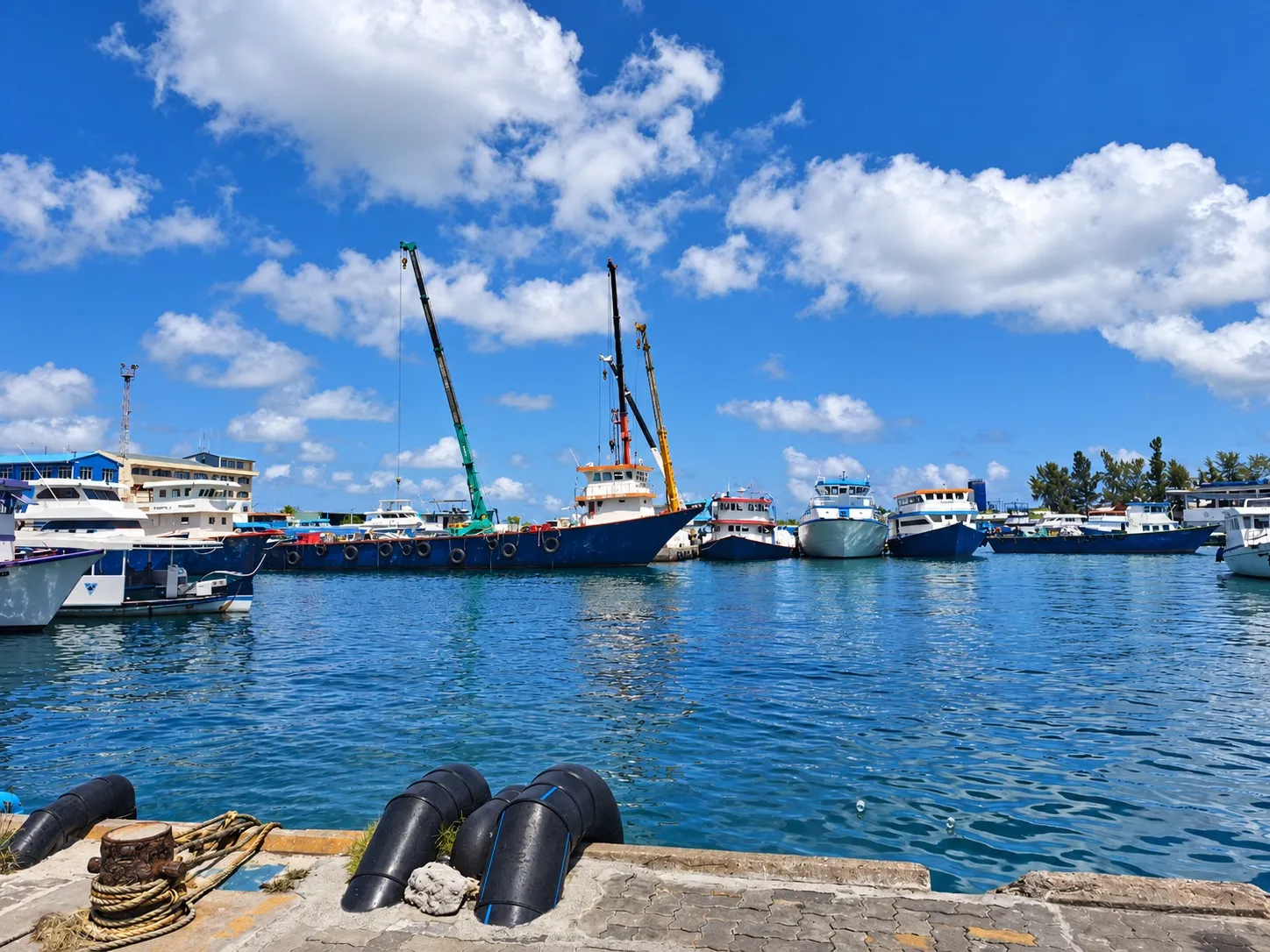 ނޮވެމްބަރު 1 ން ފެށިގެން ބަރުމަރުކާ ނެތް އުޅަނދުތަކަށް ޓީ-ޖެޓީއަށް ނުވަދެވޭނެ