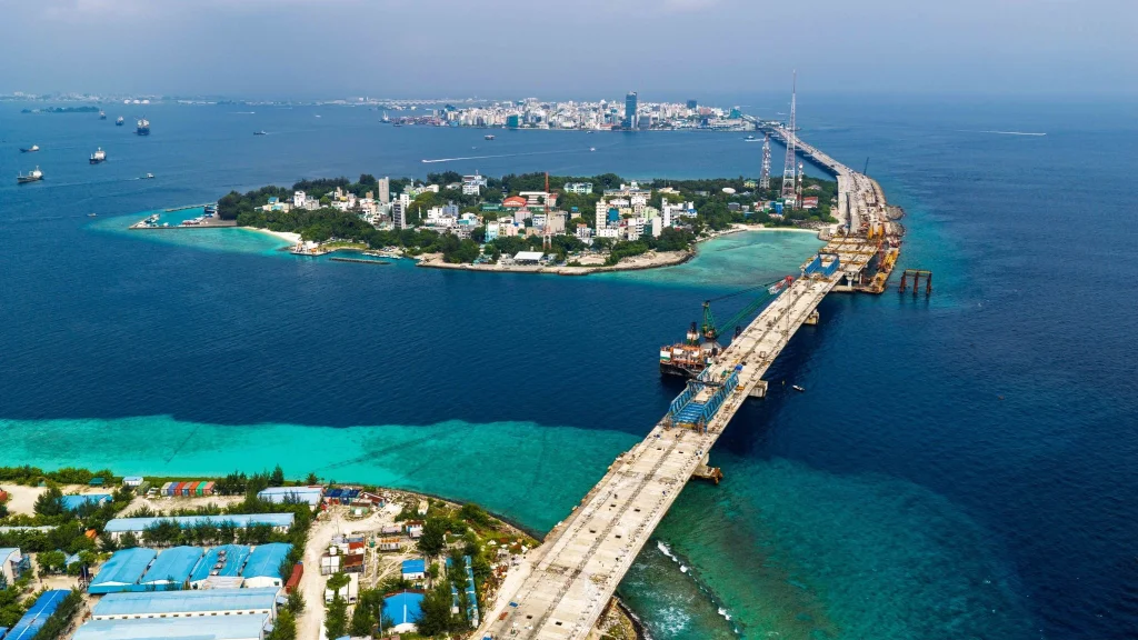 ވިލިމާލެއާއި ގުޅިފަޅު ބްރިޖުން ގުޅުވާލައިފި