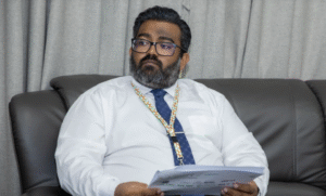 ހުސްކުރަން އެންގުމުން، ކުލި ނުދައްކާ ހުރި ދެ ފްލެޓުން ފައިސާ ދައްކަން ފަށައިފި