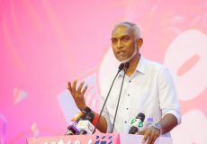 އިންތިޚާބީ ރައީސް ޑރ. މުއިއްޒު ރައްޔިތުންނާއި ބައްދަލު ކުރެއްވުން.