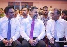 ރައީސް ނަޝީދާއިއެކު ޑިމޮކްރެޓްސްގެ ޖަލްސާގައި، ޝިޔާމްއާއި، ނާޒިމް، ފޮޓޯ: ވަގުތު