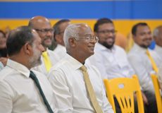 ވިލިނގިލީގައި މިރޭ ބޭއްވި ޖަލްސާގައި ރައީސް ބައިވެރިވެވަޑައިގަންނަވަނީ. --- ފޮޓޯ: އެމްޑީޕީ