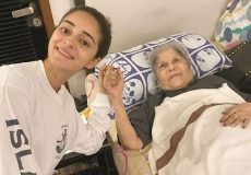 Ananya-Panday-with-Grandma