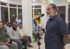 އިމްރާން ރޭގެ ހަފްލާގައި ވާހަކަ ދައްކަވަނީ.