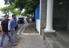 ދުވަސް އެމްވީ ނަމަކަށް ކިހާ ނޫހުގެ މައްސަލަ ޕޮލިހަށް ހުށަހެޅުއްވުމަށް ފަލާހު އޭނާގެ ގާނޫނީ ވަކިލާއެކީ އިއްޔެ ޕޮލިހަށް ވަަޑައިގަންނަވަނީ