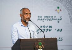 ގއ. ކޮލަމާފުށީ ރައްޔިތުންނާ ރައީސް ބައްދަލު ކުރައްވައި ވާހަކަފުޅު ދައްކަވަނީ. ---