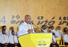 ސޯލިހް މިރޭގެ ޖަލްސާގައި ވާހަކަފުޅު ދައްކަވަނީ. --- ފޮޓޯ: އެމްޑީޕީ