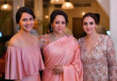 Hema-Malini-with-Esha-and-Ahana-Deol