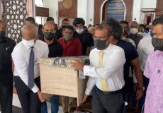 Solih and Nasheed in Hussain funeral