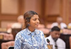 ގަލޮޅު އުތުރު ދާއިރާގެ މެމްބަރު އީވާ އަބްދުﷲ. --- ފޮޓޯ: މަޖިލިސް