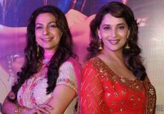 juhi-chawla-and-madhuri-dixit